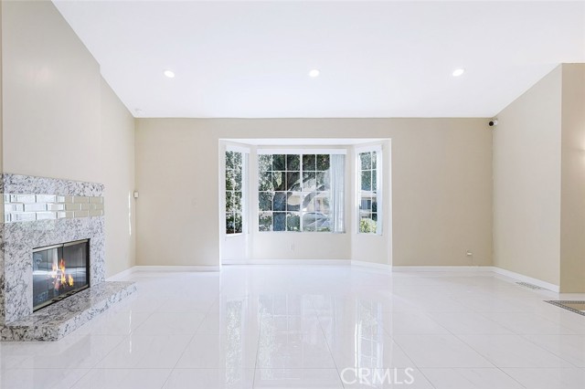 Detail Gallery Image 17 of 52 For 2255 E Chevy Chase Dr, Glendale,  CA 91206 - 4 Beds | 3 Baths