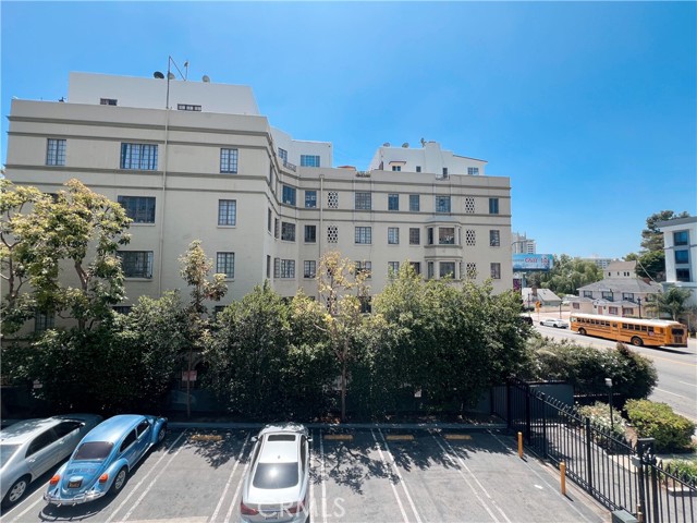 Detail Gallery Image 23 of 26 For 1940 N Highland Ave #25,  Los Angeles,  CA 90068 - 2 Beds | 2 Baths