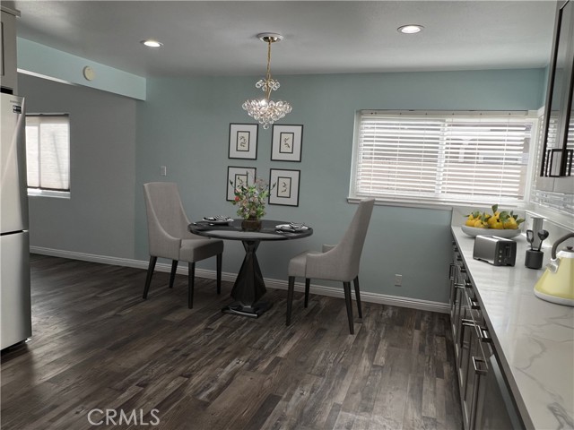 Detail Gallery Image 15 of 42 For 18614 Liggett St, Northridge,  CA 91324 - 5 Beds | 3/1 Baths