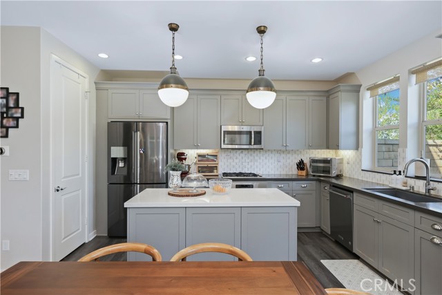 55 Fuchsia, Lake Forest CA: https://media.crmls.org/medias/e6cc49f1-b01c-4e81-9423-c07dd286eb95.jpg