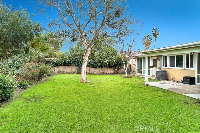 8512 Fullbright Avenue, Winnetka CA: https://media.crmls.org/medias/e6cd2ee6-fb00-437d-be4b-38143224ffe3.jpg