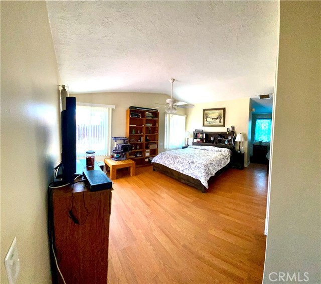 526 W Avenue J5, Lancaster CA: https://media.crmls.org/medias/e6cd2f02-e236-49c9-b7b1-a3e420578a60.jpg