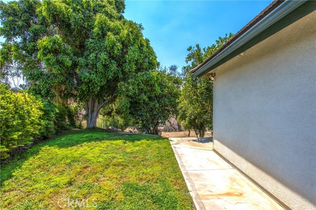6966 Ranch View Road, Riverside CA: https://media.crmls.org/medias/e6cd41be-e0ac-463d-b002-7ad341dffd35.jpg