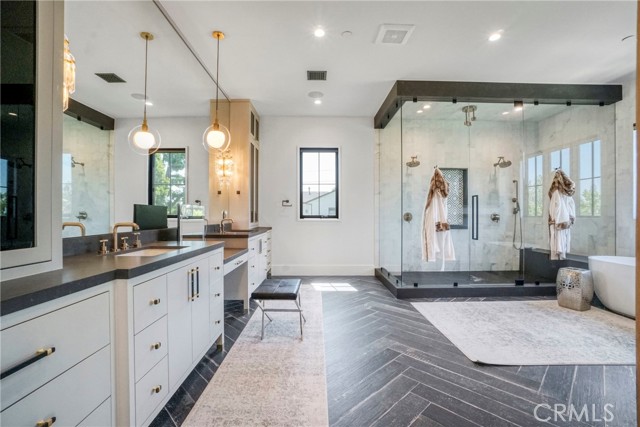 4961 Edgerton Avenue, Encino CA: https://media.crmls.org/medias/e6cdaac8-50f4-428a-a23a-6883d19d32ce.jpg