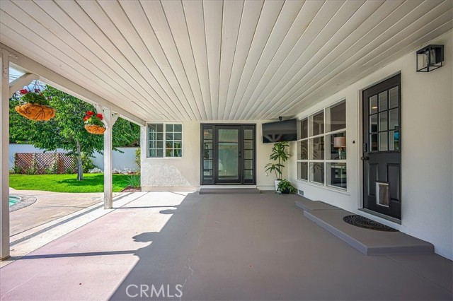 1375 N Euclid Avenue, Upland CA: https://media.crmls.org/medias/e6cdcbfc-53bd-4b42-972d-7fecbaf95830.jpg