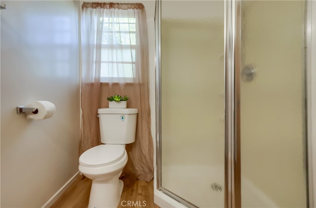 https://media.crmls.org/medias/e6cdfeab-f4ea-4dc3-adf1-62bed74de0b3.jpg?preset=X-Large