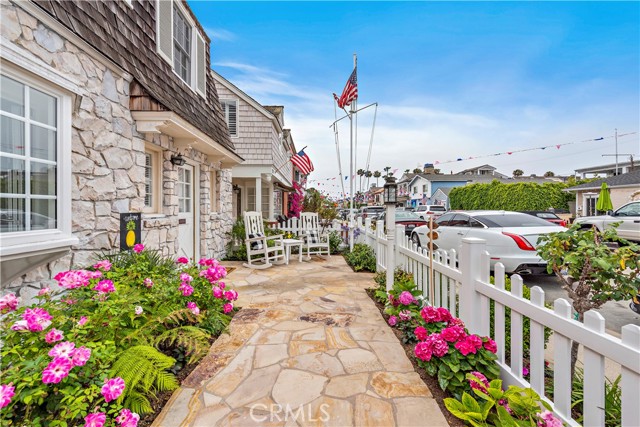 Detail Gallery Image 27 of 29 For 224 Amethyst, Newport Beach,  CA 92662 - 3 Beds | 3 Baths