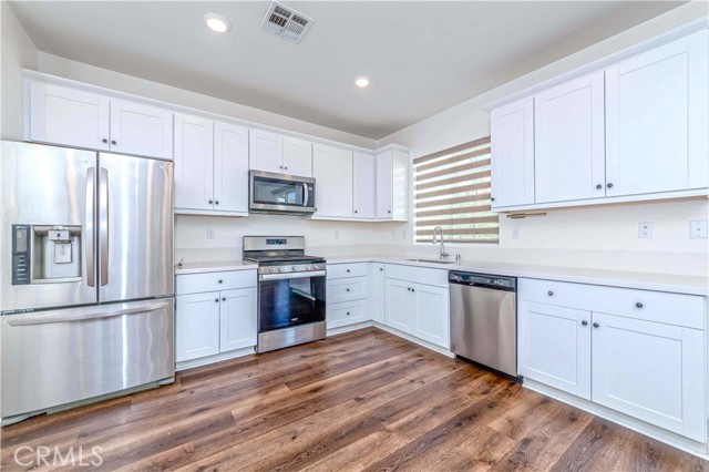 9795 Ardisia Street, Riverside CA: https://media.crmls.org/medias/e6cecab1-8211-4409-ae14-d2642511780a.jpg