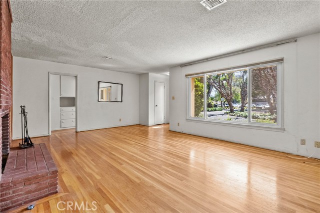 Detail Gallery Image 2 of 52 For 17917 Chase, Northridge,  CA 91325 - 3 Beds | 2/1 Baths