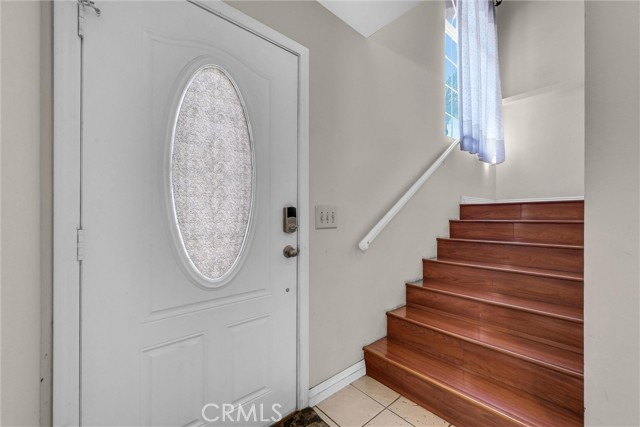 Detail Gallery Image 4 of 26 For 1451 W 10th St, Pomona,  CA 91766 - 4 Beds | 3 Baths
