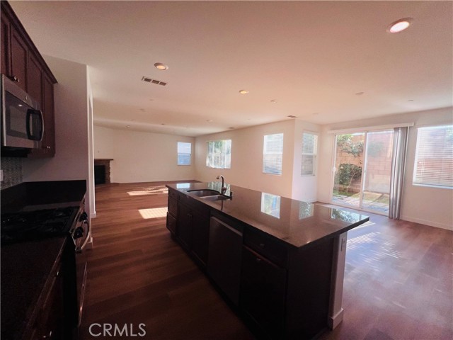 Detail Gallery Image 10 of 39 For 7868 Sea Salt Ave, Fontana,  CA 92336 - 4 Beds | 3/1 Baths
