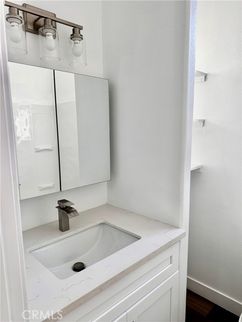 Bathroom Single Sink, Toilet, and Tub/Shower Combo