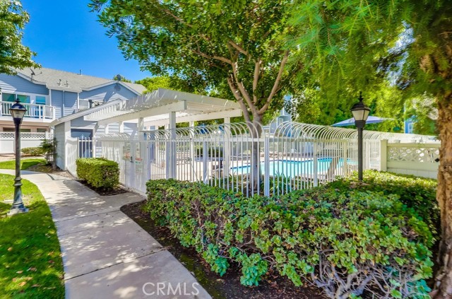 12874 Sycamore Village Drive, Norwalk CA: https://media.crmls.org/medias/e6d0c380-66fe-42e6-9e16-5d9e03aabfae.jpg