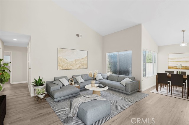 Detail Gallery Image 4 of 25 For 17601 Manchester Ave, Irvine,  CA 92614 - 4 Beds | 2 Baths
