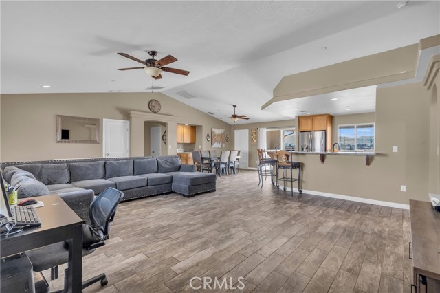 18177 Cherry St, Hesperia CA: https://media.crmls.org/medias/e6d12422-89bc-4275-ac3a-eb4244c522a6.jpg