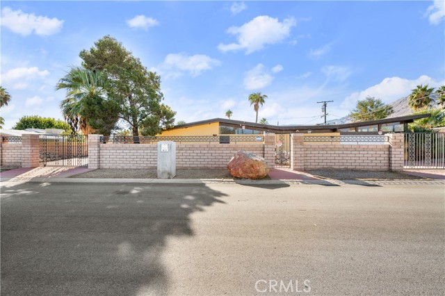 Detail Gallery Image 1 of 16 For 651 E Alexander Way, Palm Springs,  CA 92262 - 3 Beds | 2 Baths