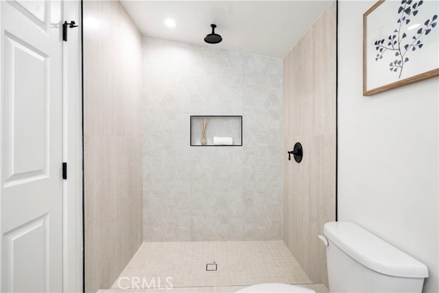 Detail Gallery Image 29 of 46 For 18324 Sylvan St, Tarzana,  CA 91335 - 4 Beds | 2 Baths