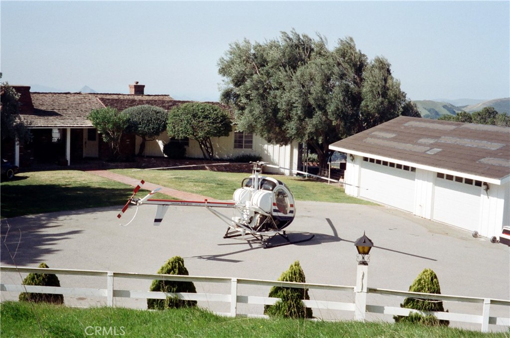 https://media.crmls.org/medias/e6d15a00-da06-486c-94c8-096b2e11aba2.jpg?preset=X-Large
