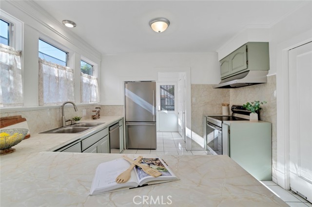 Detail Gallery Image 15 of 40 For 337 N Beachwood, Los Angeles,  CA 90004 - 3 Beds | 2 Baths