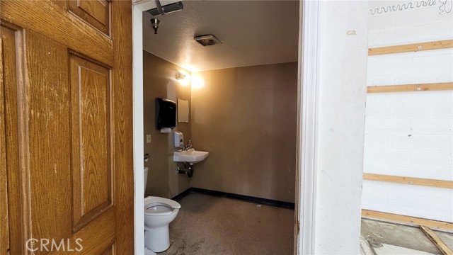  Commercial for Sale in Phelan, California