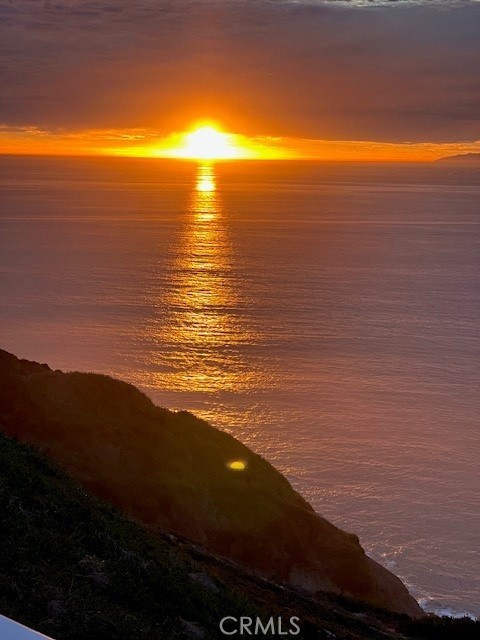 https://media.crmls.org/medias/e6d2cddb-ee95-484b-9ac8-6cb4729879fe.jpg?preset=X-Large
