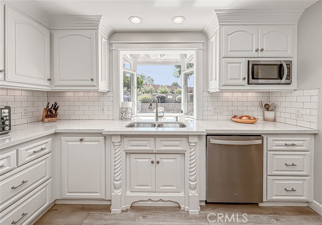 843 Encino Vista Drive, Thousand Oaks CA: https://media.crmls.org/medias/e6d342f2-cef0-4905-a2d5-1a40669358d5.jpg