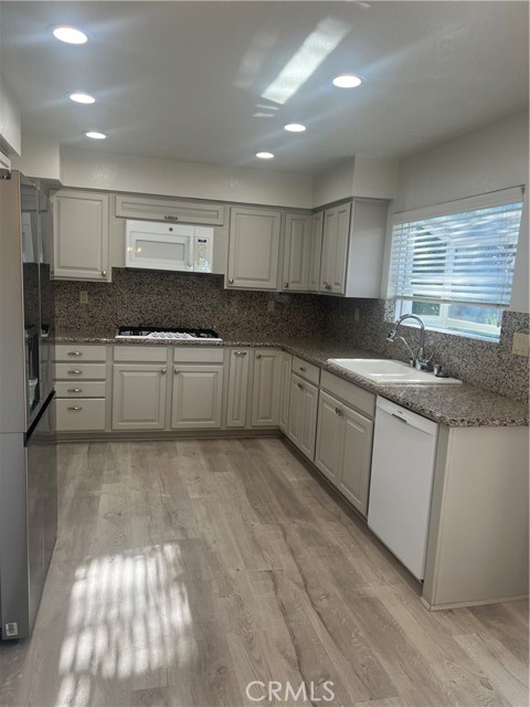 Detail Gallery Image 7 of 26 For 5018 Evanwood Ave, Oak Park,  CA 91377 - 4 Beds | 2/1 Baths