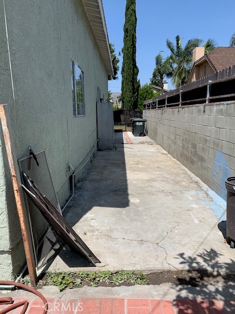 6818 Cedar St, Huntington Park CA: https://media.crmls.org/medias/e6d35ace-dec7-45b6-9325-1386fb04b51d.jpg