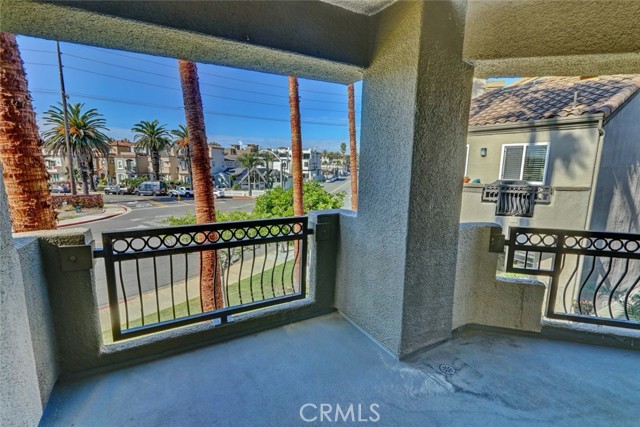 Detail Gallery Image 7 of 40 For 310 Lake St #213,  Huntington Beach,  CA 92648 - 2 Beds | 2 Baths