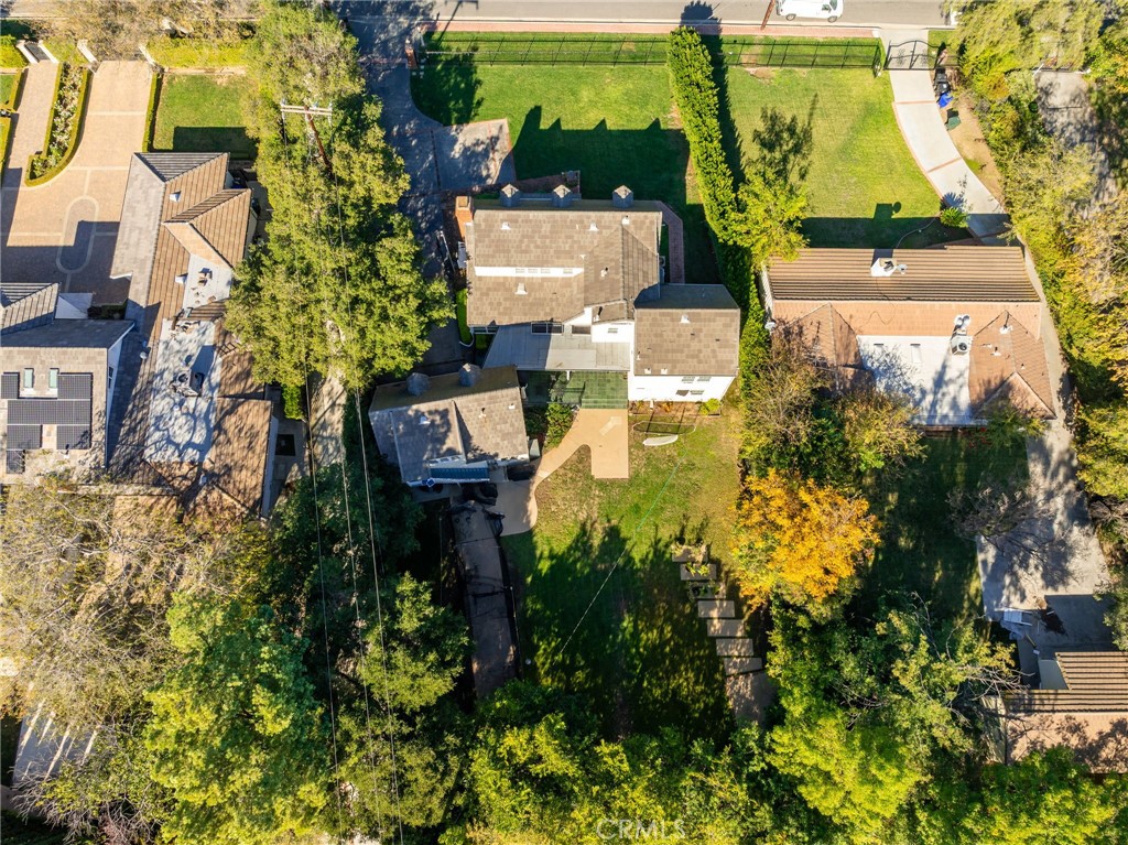 https://media.crmls.org/medias/e6d455bb-bf2a-4f43-a799-3365bb6eb857.jpg?preset=X-Large