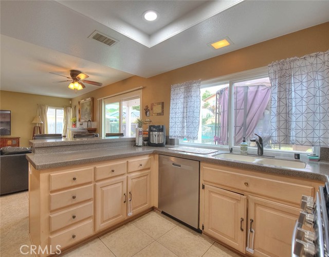 Detail Gallery Image 4 of 28 For 29073 Forest View, Lake Elsinore,  CA 92530 - 3 Beds | 2/1 Baths