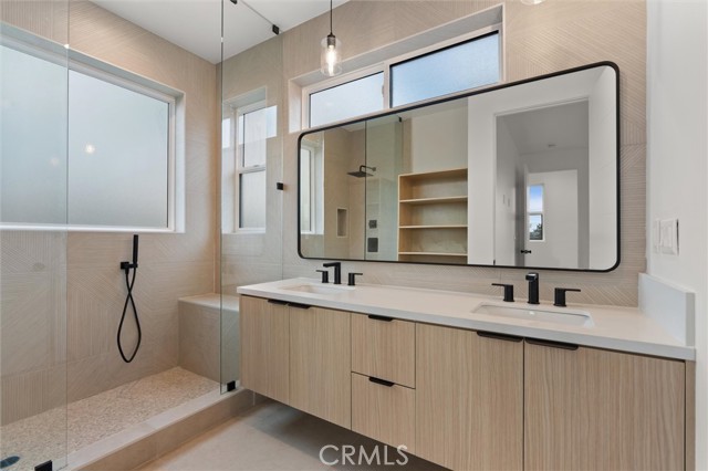 Detail Gallery Image 4 of 33 For 11410 W Calvert St, North Hollywood,  CA 91606 - 3 Beds | 3/1 Baths