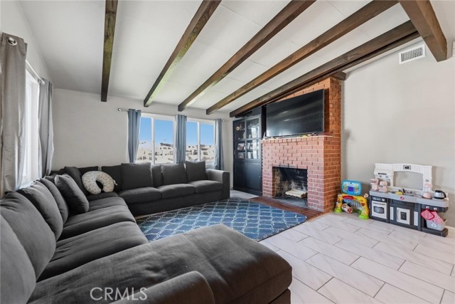 Detail Gallery Image 7 of 28 For 38871 Yucca Tree, Palmdale,  CA 93551 - 3 Beds | 1 Baths