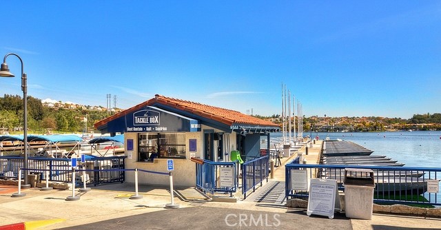 https://media.crmls.org/medias/e6d58e81-f72c-47cc-84cb-24d9f1d7782b.jpg?preset=X-Large