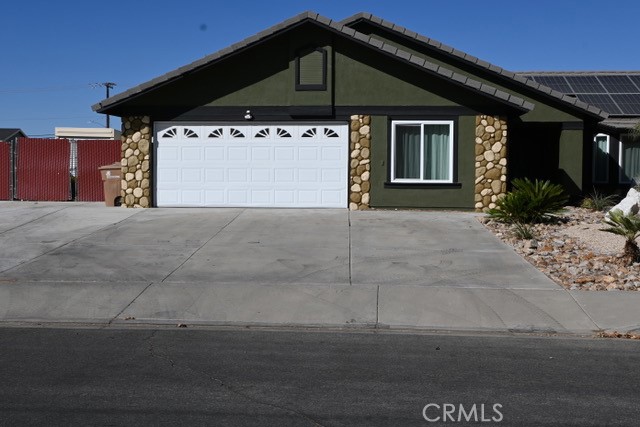 Detail Gallery Image 1 of 23 For 15350 Kern Ave, Hesperia,  CA 92345 - 3 Beds | 2 Baths