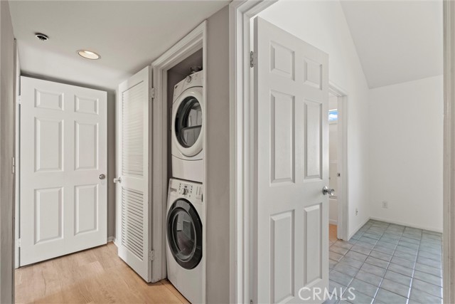 10925 Blix Street, Toluca Lake CA: https://media.crmls.org/medias/e6d66491-ac9d-4f04-993c-e582ab4b236d.jpg