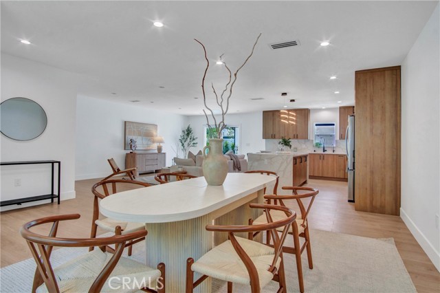 Detail Gallery Image 3 of 34 For 18406 Jovan St, Tarzana,  CA 91335 - 5 Beds | 4 Baths