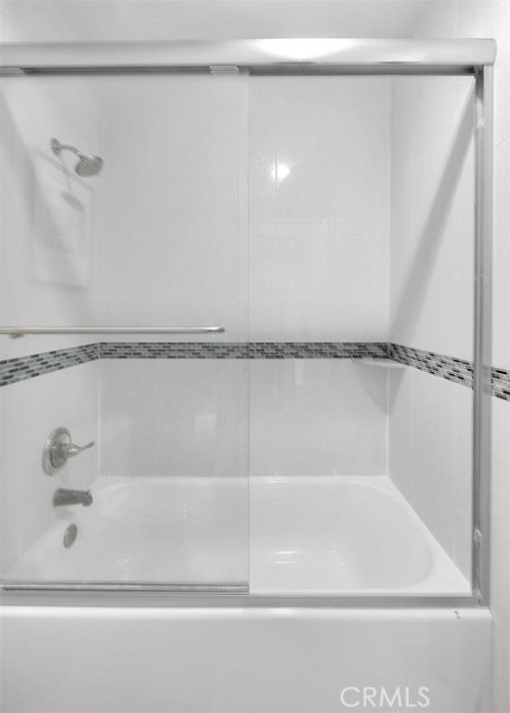 Detail Gallery Image 13 of 21 For 2940 N Verdugo Rd #409,  Glendale,  CA 91208 - 2 Beds | 2 Baths