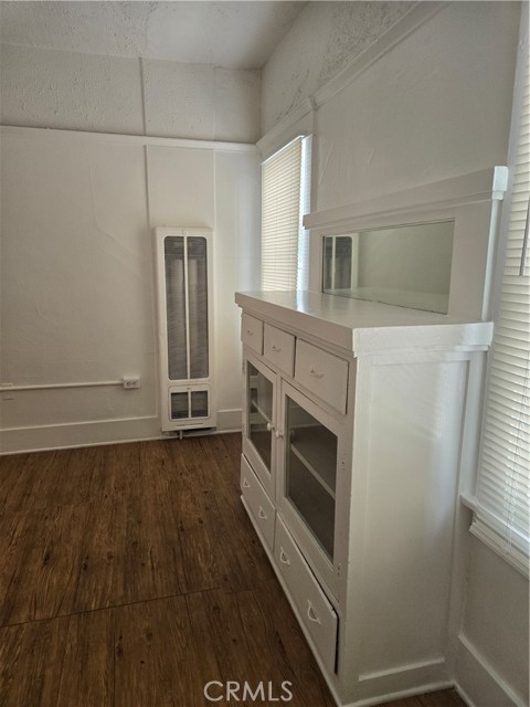 942 E 2nd, Long Beach CA: https://media.crmls.org/medias/e6d73e3d-ba70-484e-b822-e8b101026e67.jpg