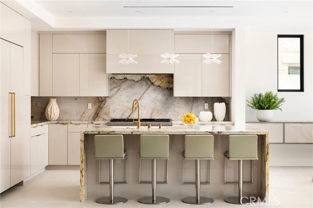 303 Goldenrod Avenue, Corona del Mar CA: https://media.crmls.org/medias/e6d7b9c4-fc4f-41e9-83b1-63c15095f349.jpg