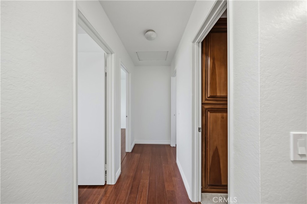 https://media.crmls.org/medias/e6d7de99-a09f-46ea-abb7-9cf9c8b89e54.jpg?preset=X-Large