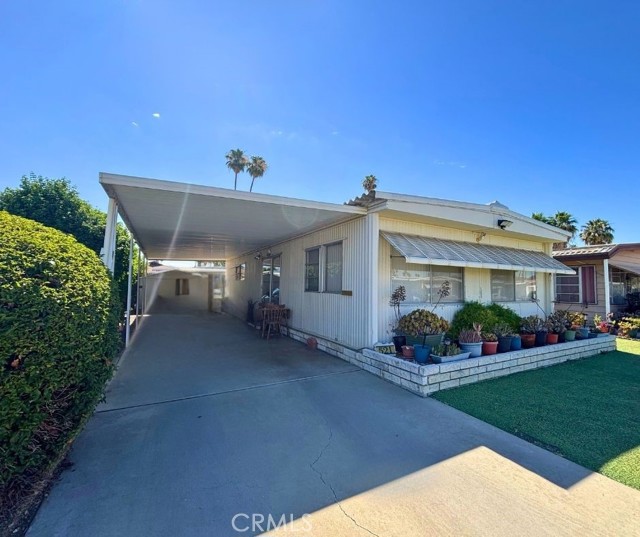 521 San Mateo Circle, Hemet CA: https://media.crmls.org/medias/e6d7fbee-d6b0-4d28-be14-5103ff780a5e.jpg