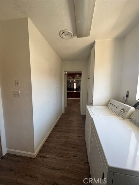 1004 Paloma Street, Bakersfield CA: https://media.crmls.org/medias/e6d98052-a8e5-4a8a-a40c-d25a17724707.jpg