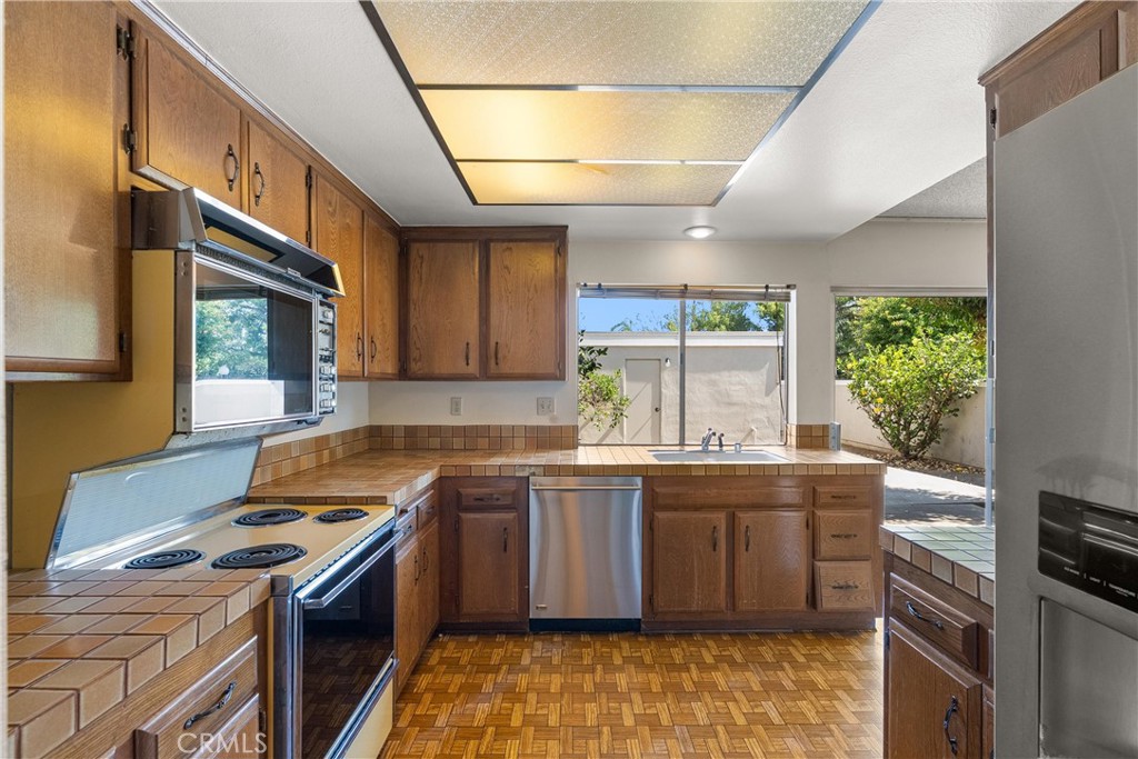 MLS #OC25219195 image #12