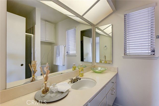 Detail Gallery Image 17 of 30 For 26134 Roymor Dr, Calabasas,  CA 91302 - 4 Beds | 3 Baths