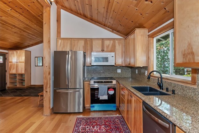 Detail Gallery Image 13 of 42 For 32765 Cougar, Arrowbear,  CA 92382 - 3 Beds | 1 Baths