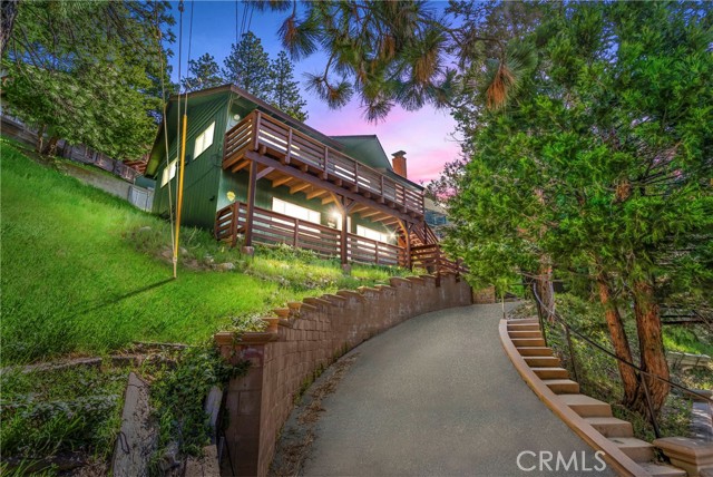 Detail Gallery Image 1 of 40 For 1031 Berne Dr, Crestline,  CA 92325 - 3 Beds | 2 Baths