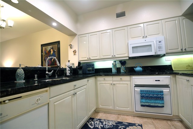 Detail Gallery Image 5 of 27 For 25422 Sea Bluffs Dr #103,  Dana Point,  CA 92629 - 1 Beds | 1 Baths