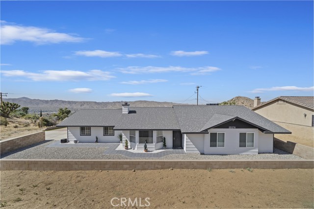 55578 Free Gold Drive, Yucca Valley CA: https://media.crmls.org/medias/e6db6fb2-7227-4318-9206-0e3a69861cb8.jpg