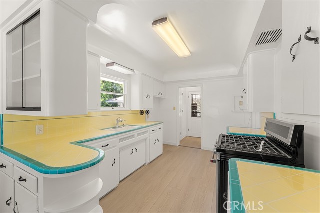Detail Gallery Image 17 of 43 For 3002 Muscupiabe Dr, San Bernardino,  CA 92405 - 3 Beds | 1/1 Baths